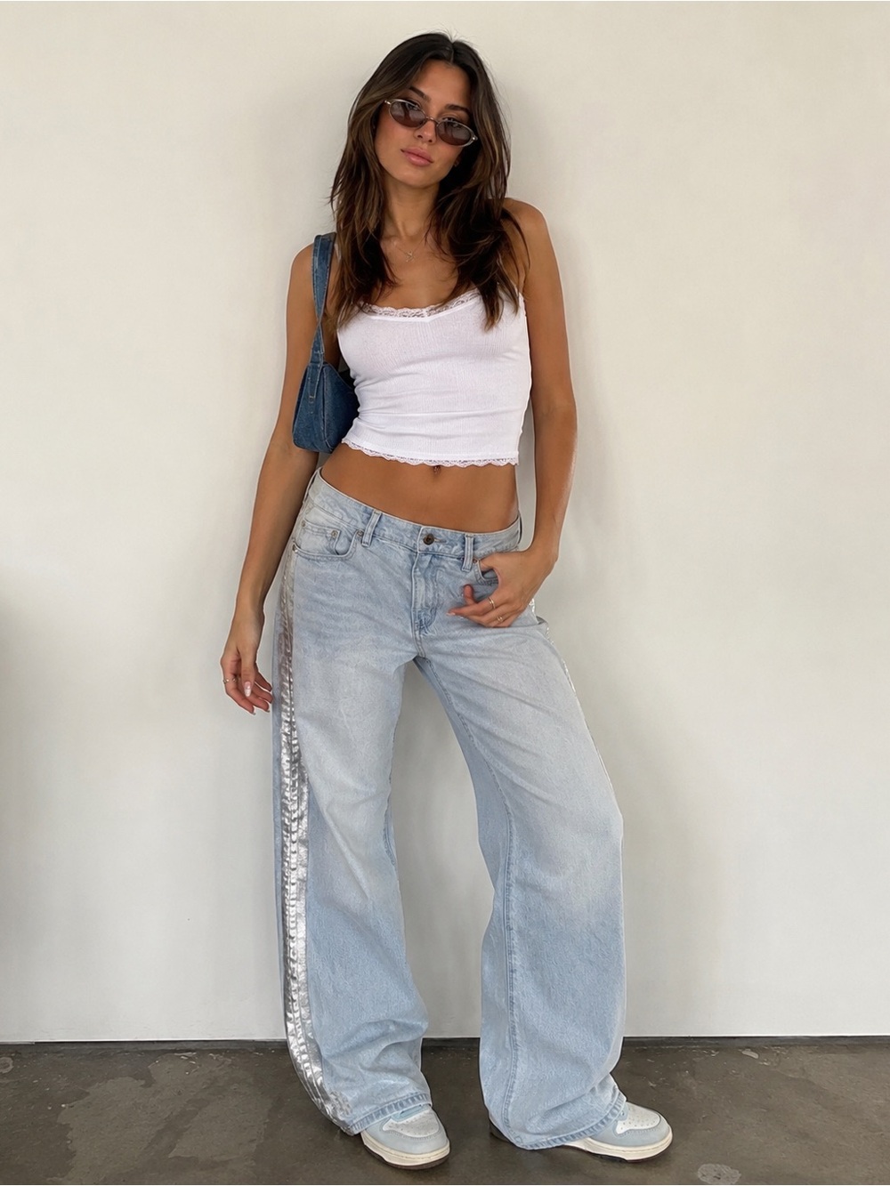 American Eagle High-Rise Stovepipe Jeans Size 6 Light Wash Metallic Silver Side